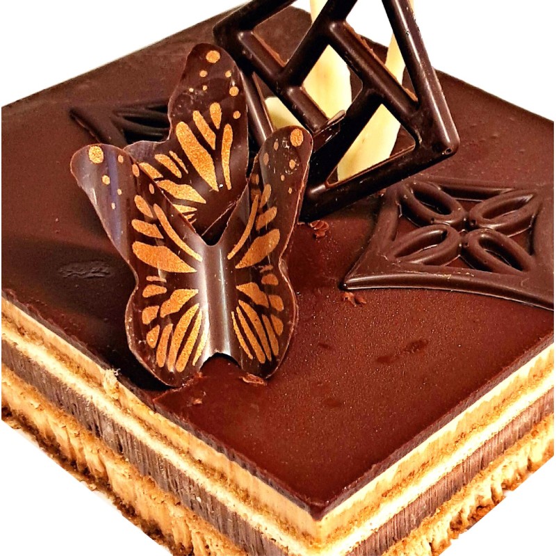 Mettez une touche de légèreté sur vos desserts avec nos décors alimentaires en chocolat sur le thème des papillons